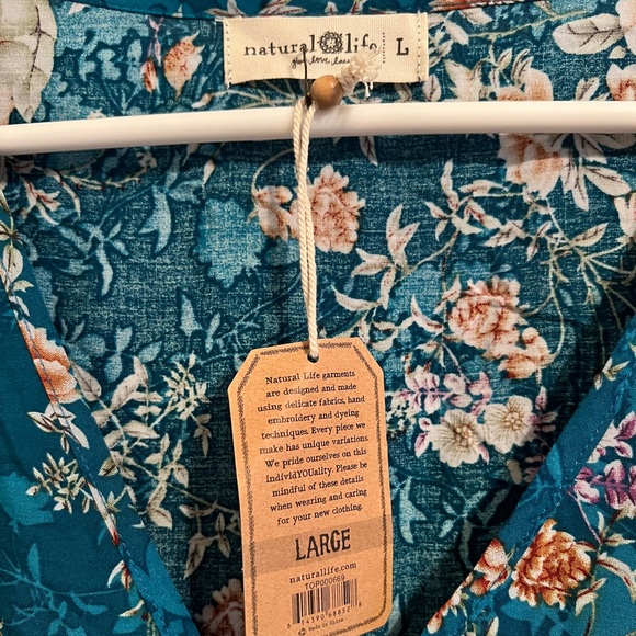 Natural Life floral blouse - Picture 4 of 8